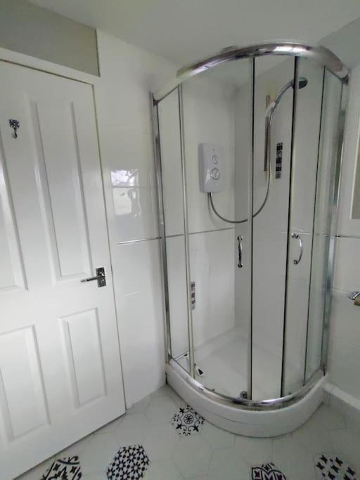 The Nook Located In A Beautiful Garden Setting With Parking Villa Stratford-upon-Avon Exterior photo