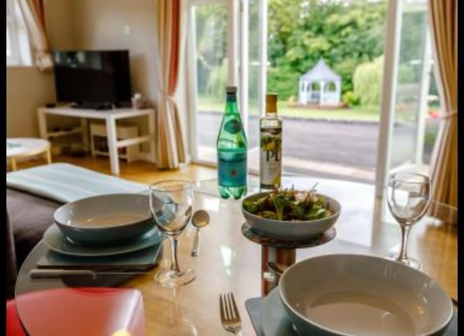 The Nook Located In A Beautiful Garden Setting With Parking Villa Stratford-upon-Avon Exterior photo