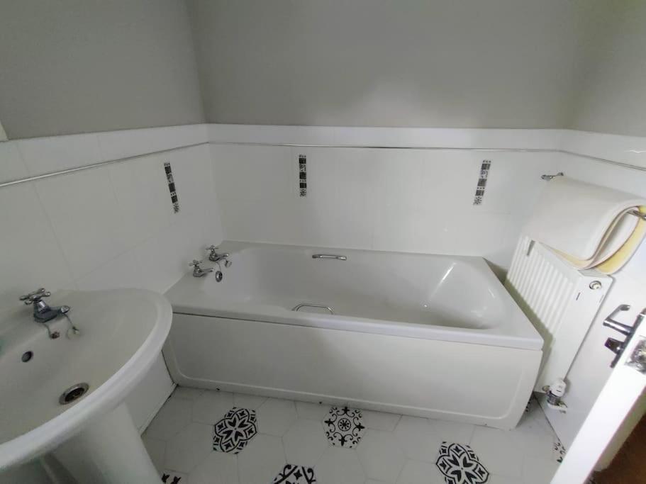 The Nook Located In A Beautiful Garden Setting With Parking Villa Stratford-upon-Avon Exterior photo