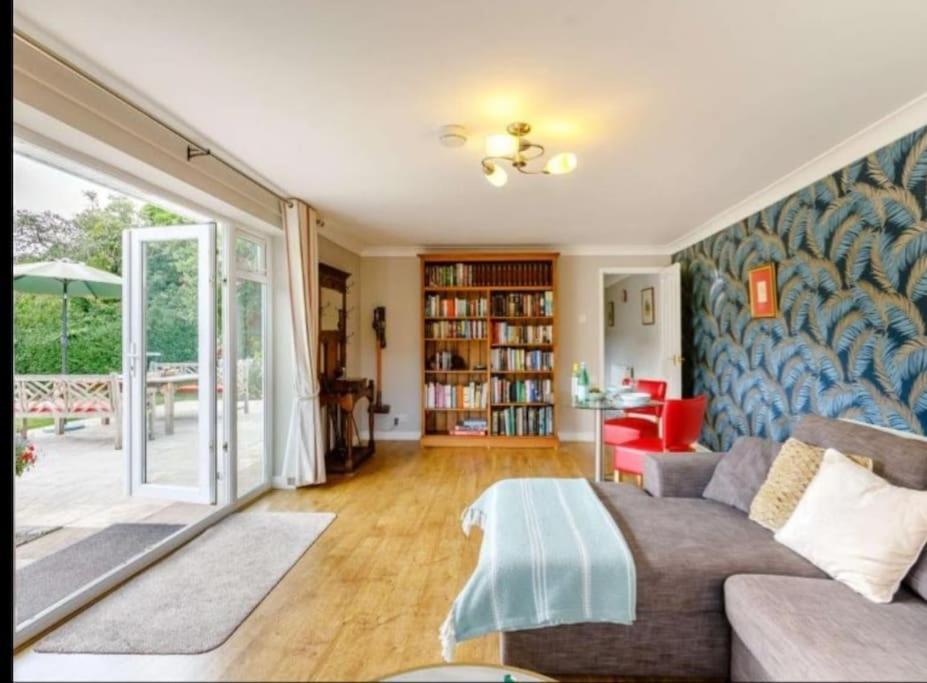 The Nook Located In A Beautiful Garden Setting With Parking Villa Stratford-upon-Avon Exterior photo
