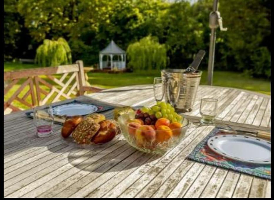 The Nook Located In A Beautiful Garden Setting With Parking Villa Stratford-upon-Avon Exterior photo
